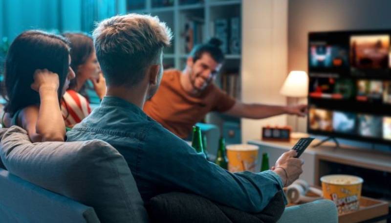 Divirta-se Assistindo Ao Seu Conteúdo De Entretenimento Favorito Em Vários Dispositivos